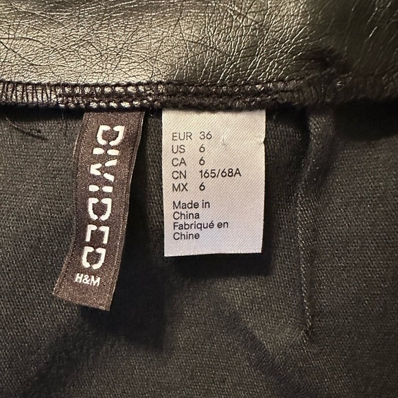 H&M Gorgeous textured faux leather mini skirt. Perfect paired with bodysuit. - Picture 4 of 6